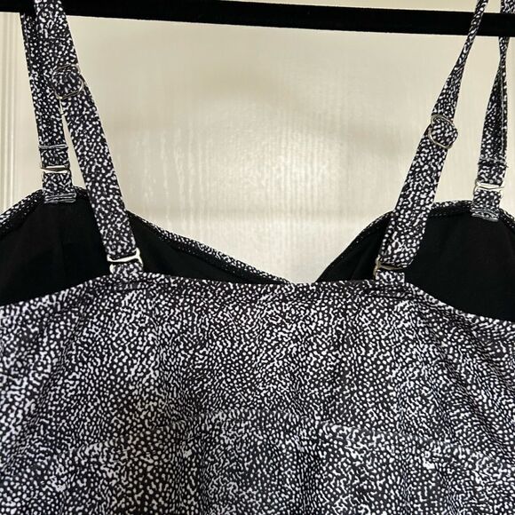 New Grace Sunny Women’s One Piece Swimsuit Dress with Ruffle Hem - Picture 7 of 12